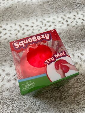 🆕 Squeeezy Stawberry Jumbo Red Squishy Toy